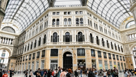 La Magia del Natale nella Galleria Umberto I di Napoli