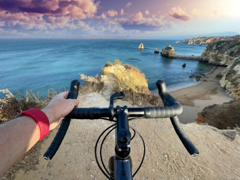 Un viaggio in bici attraverso l&#039;Italia: la storia di un uomo che ha ritrovato la sua forza