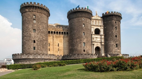 Il Maschio Angioino: storia e origine del suo nome