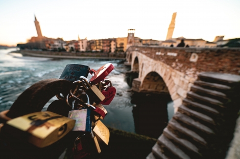 Verona e l’eternità dell’amore sul Ponte Pietra